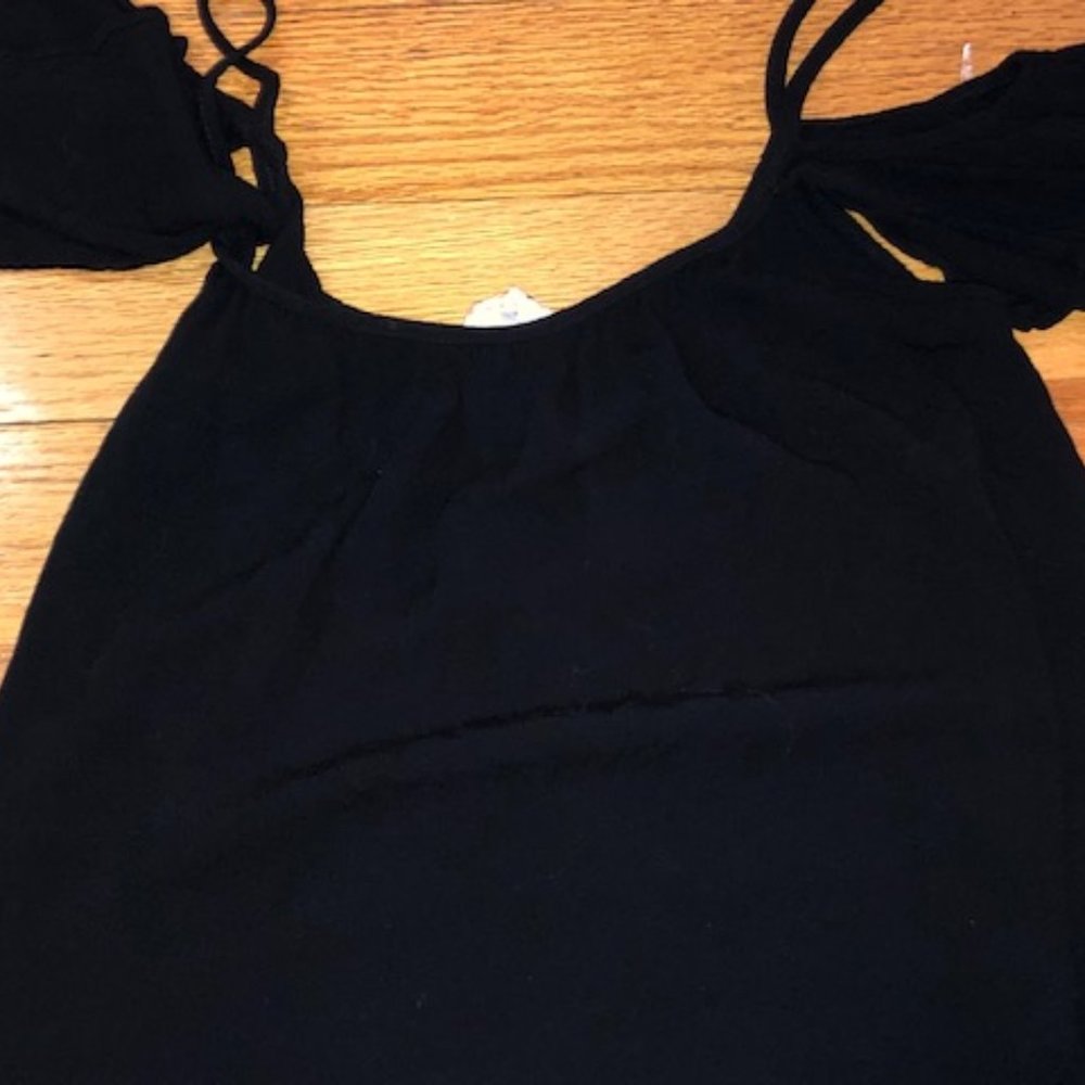 Black of the shoulder crop top